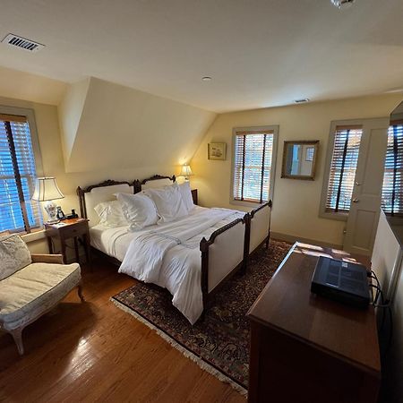 Bed and Breakfast The 1708 House à Southampton Extérieur photo