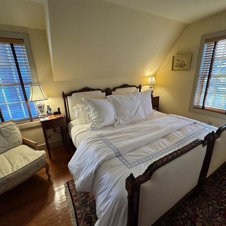 Bed and Breakfast The 1708 House à Southampton Extérieur photo