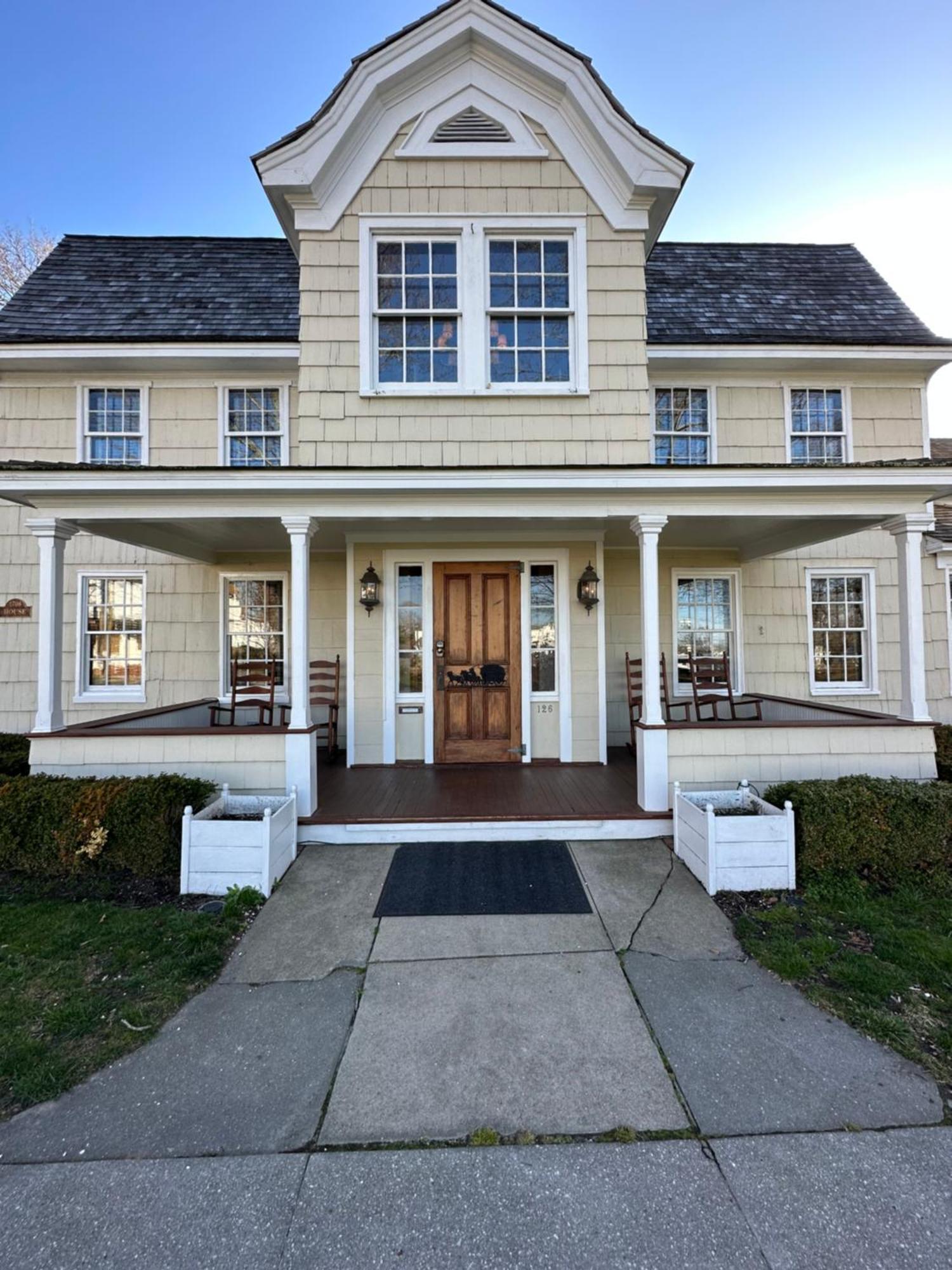 Bed and Breakfast The 1708 House à Southampton Extérieur photo